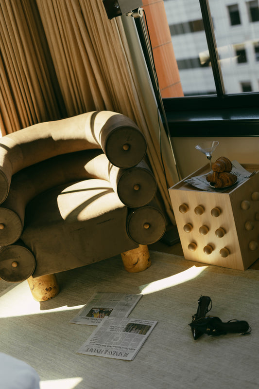 THE FAVOR CHAIR