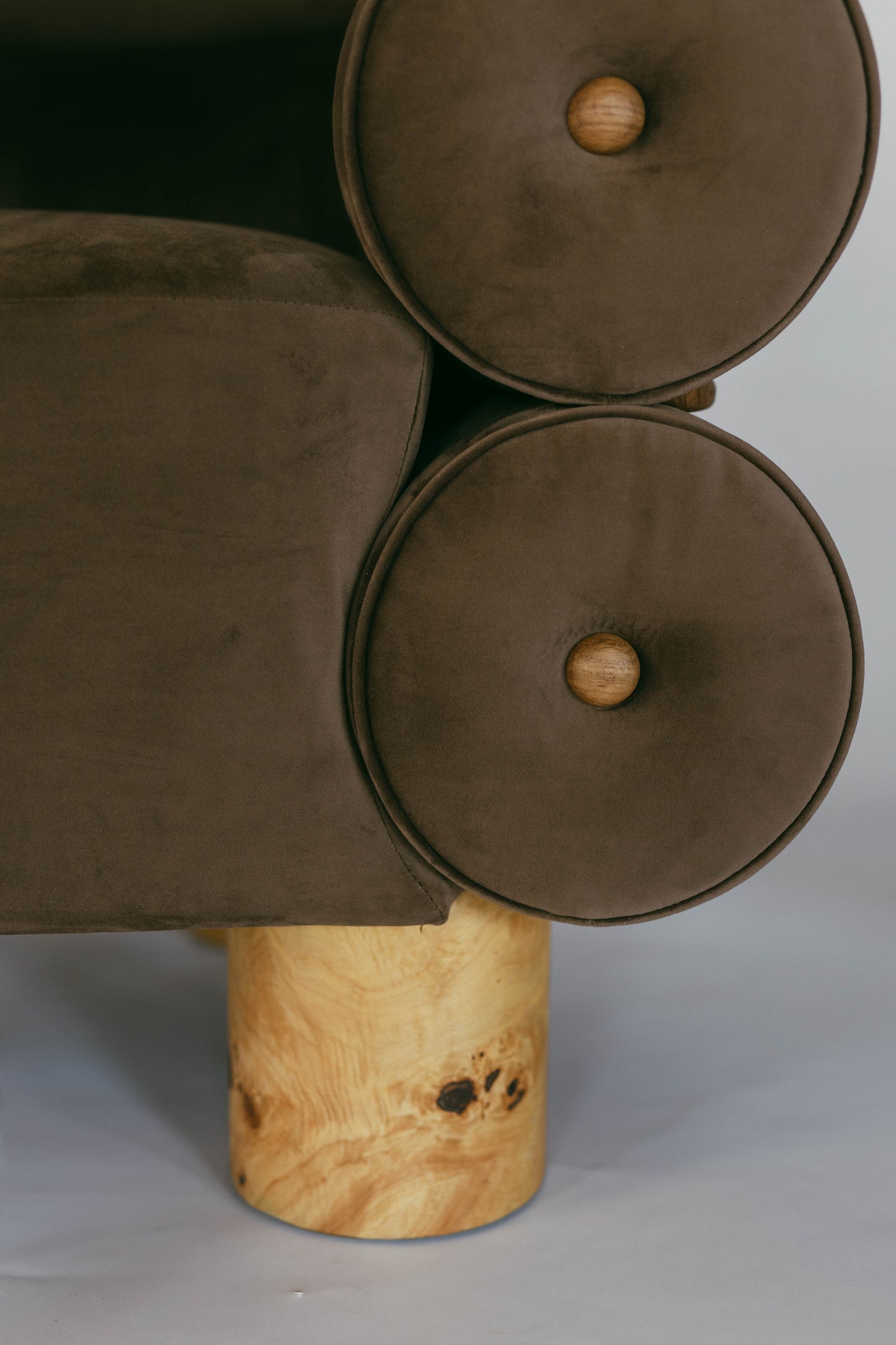 THE FAVOR CHAIR