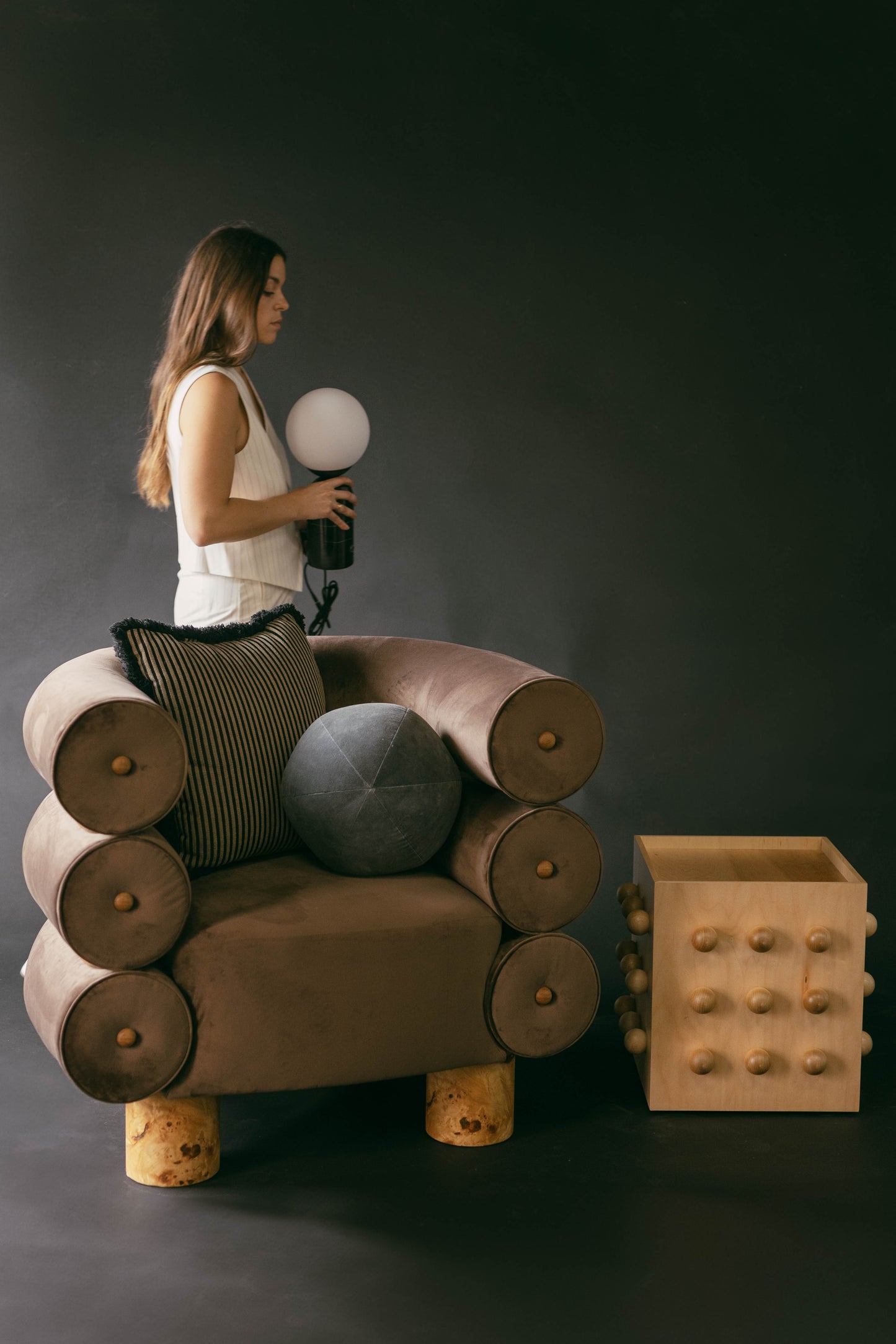 THE FAVOR CHAIR